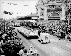 (story 46a pic#1)1960s Moomba Float.jpg